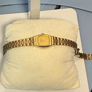 Vintage Seiko Quartz Gold Tone Women’s Watch 2101-5489 Rectangular Japan